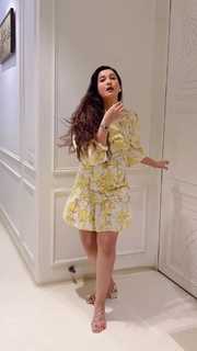 Gauhar Khan feet photo thumbnail