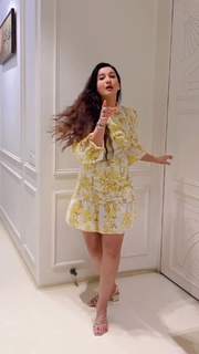 Gauhar Khan feet photo thumbnail