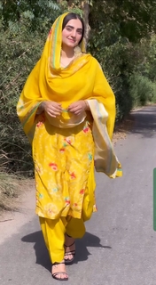 Gauri Virdi feet photo 9