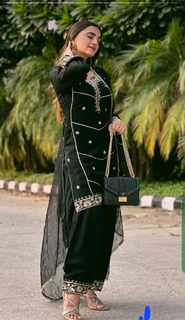 Gauri Virdi feet photo 8
