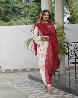 Gauri Virdi feet photo 12