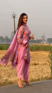Gauri Virdi feet photo 11