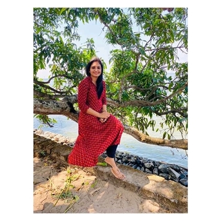 Gayathri Arun feet photo 3