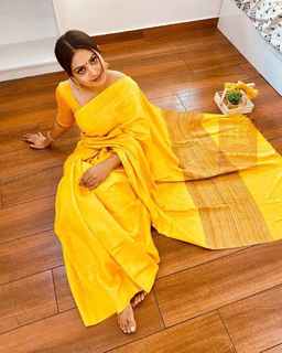 Gayathri Arun feet photo 12