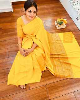 Gayathri Arun feet photo 11