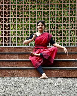 Gayathri Arun feet photo 9