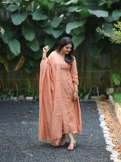 Gayathri Arun feet photo 16