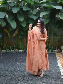 Gayathri Arun feet photo 15