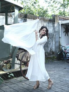 Gayathri Arun feet photo 8