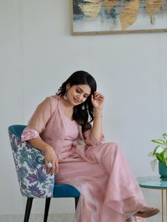 Gayathri Arun feet photo 7