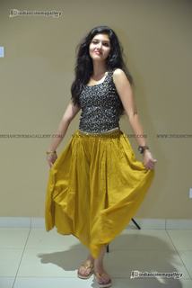 Gayathri Suresh feet photo 3