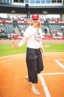 Geena Davis feet photo thumbnail