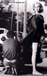 Geena Davis feet photo thumbnail
