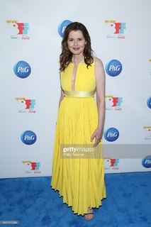 Geena Davis feet photo thumbnail
