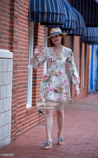 Geena Davis feet photo thumbnail