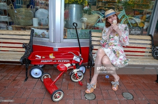 Geena Davis feet photo thumbnail