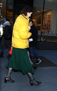 Geena Davis feet photo thumbnail
