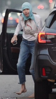Geena Davis feet photo thumbnail