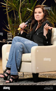 Geena Davis feet photo thumbnail