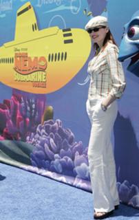 Geena Davis feet photo thumbnail
