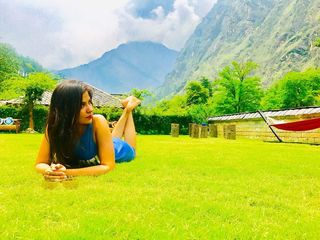 Geet Gambhir feet photo thumbnail