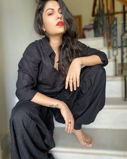 Geet Gambhir feet photo thumbnail