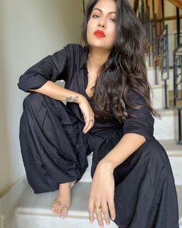 Geet Gambhir feet photo thumbnail