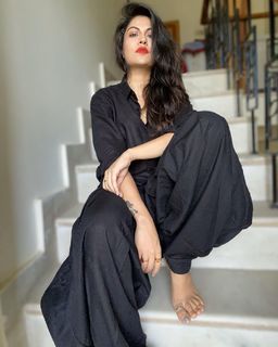 Geet Gambhir feet photo thumbnail