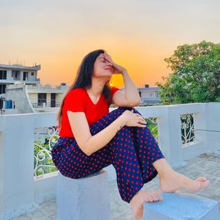 Geet Gambhir feet photo thumbnail