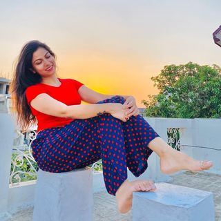 Geet Gambhir feet photo thumbnail