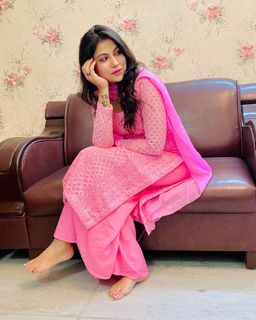 Geet Gambhir feet photo thumbnail