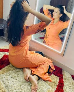 Geet Gambhir feet photo thumbnail