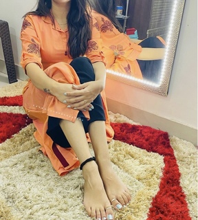 Geet Gambhir feet photo thumbnail