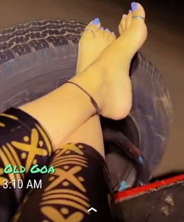 Geet Gambhir feet photo thumbnail