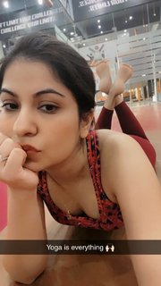 Geet Gambhir feet photo thumbnail