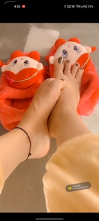 Geet Gambhir feet photo thumbnail