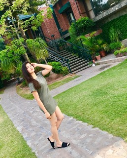 Geet Gambhir feet photo thumbnail