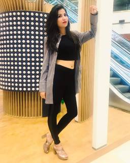 Geet Gambhir feet photo thumbnail