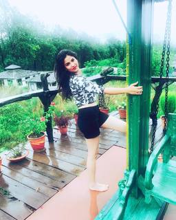 Geet Gambhir feet photo thumbnail