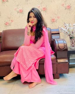 Geet Gambhir feet photo thumbnail