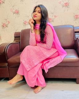 Geet Gambhir feet photo thumbnail