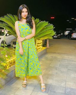 Geet Gambhir feet photo thumbnail