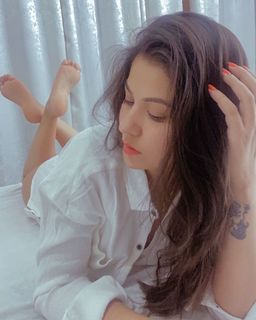 Geet Gambhir feet photo thumbnail