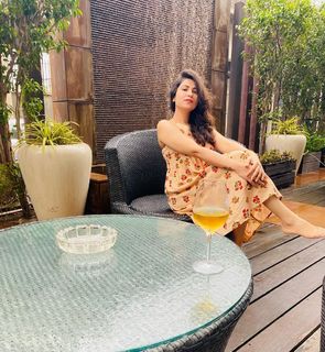 Geet Gambhir feet photo thumbnail