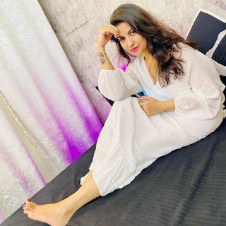 Geet Gambhir feet photo thumbnail