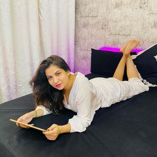 Geet Gambhir feet photo thumbnail