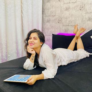 Geet Gambhir feet photo thumbnail