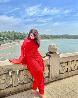 Geet Gambhir feet photo thumbnail