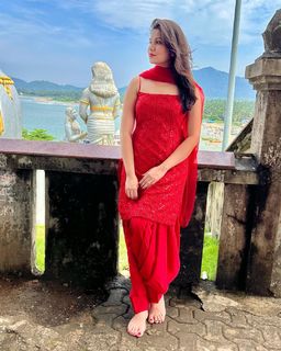 Geet Gambhir feet photo thumbnail