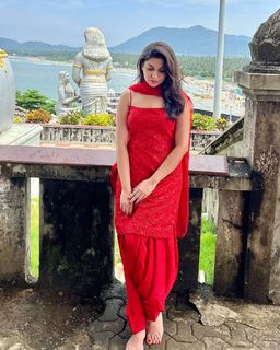 Geet Gambhir feet photo thumbnail